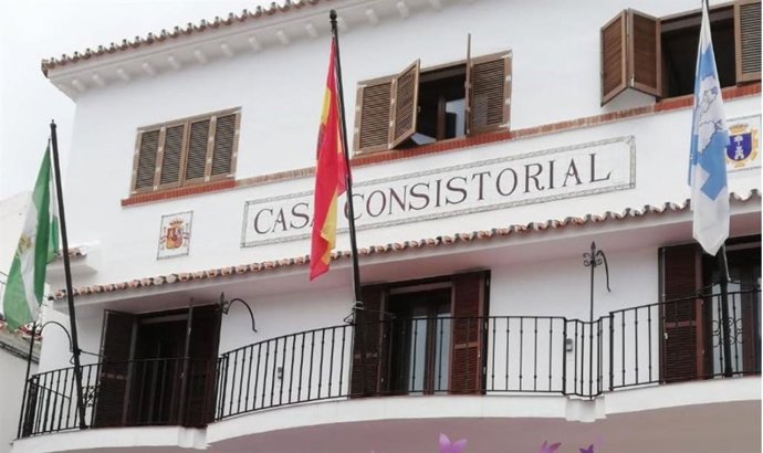 Fachada del ayuntamiento de Algarrobo (Málaga)