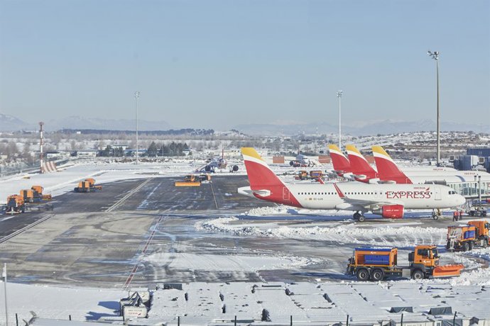 Barajas recupera sus vuelos de forma gradual