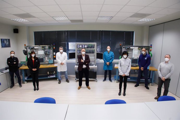 De izquierda a derecha, Francisco Javier Ciriano Urra, Ana Tabar Urra, Rafael Ruda Serrano, Mikel Herrera Isasi, Óscar Valencia Rubalcaba, Eugenia Larrea Calvo, Pedro Valencia Valencia y Alberto Lalana Esain.