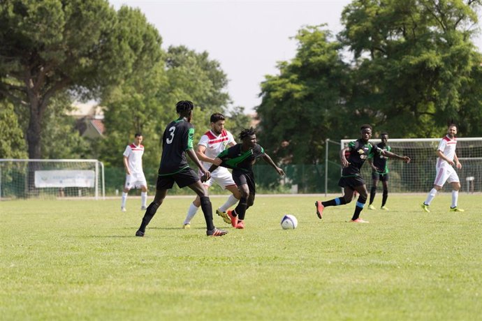 Partido de fútbol amateur