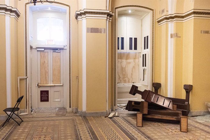 07 January 2021, US, Washington: Broken windows and overturned furniture are seen in the US Capitol after a riot by pro-Trump supporters who stormed and vandalized the Capitol on Wednesday protesting the 2020 election results. Photo: Michael Brochstein/
