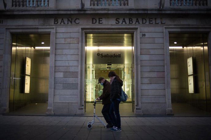 Sede histórica del Banc Sabadell en Sabadell, Barcelona, Catalunya (España), a 17 de noviembre de 2020. BBVA y Banco Sabadell confirmaron ayer que mantienen conversaciones en relación a una potencial operación de fusión entre ambas entidades, con autori