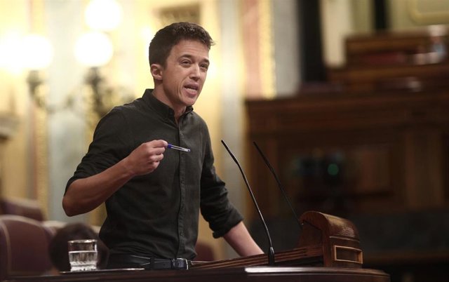 El líder de Más País, Íñigo Errejón interviene durante una sesión plenaria en el Congreso