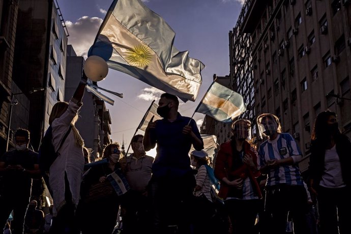 12 October 2020, Argentina, Buenos Aires: People hold flags of Argentina during an anti-quarantine protest, amid the outbreak of the coronavirus. Photo: Roberto Almeida Aveledo/ZUMA Wire/dpa