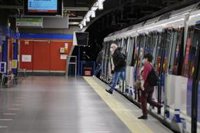 Metro volverá a abrir esta noche y ya alcanza las 124 horas de apertura ininterrumpida
