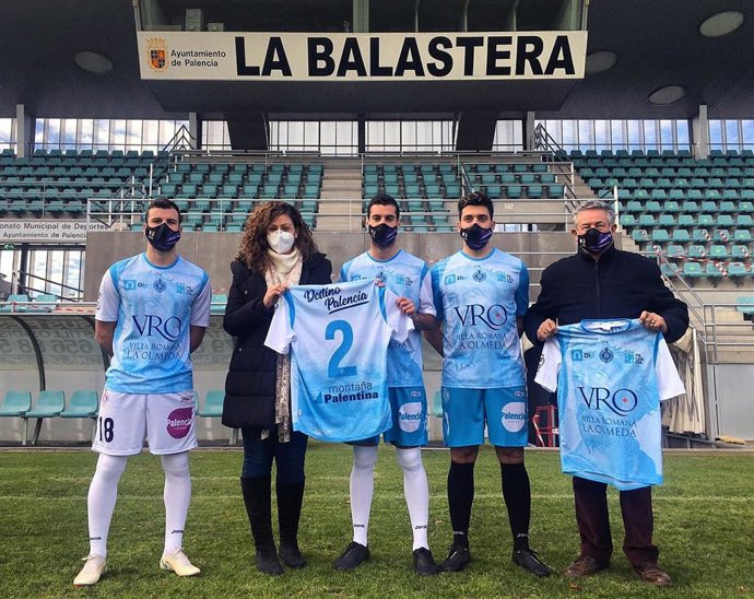 Segunda camiseta del Club Palencia Cristo Atlético dedicada a la Villa Romana de la Olmeda.