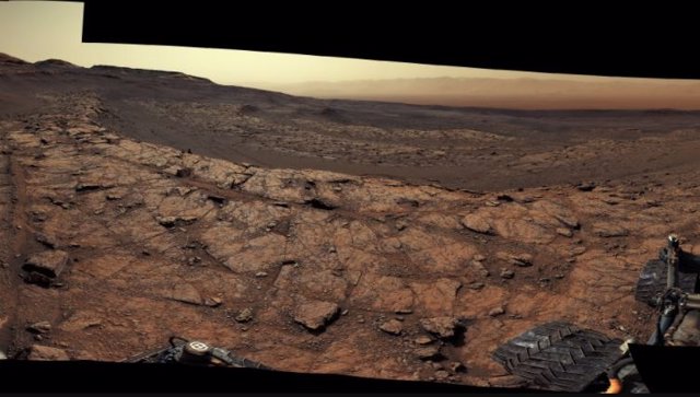 Panorámica del rover Curiosity en la ladera del Monte Sharp de Marte