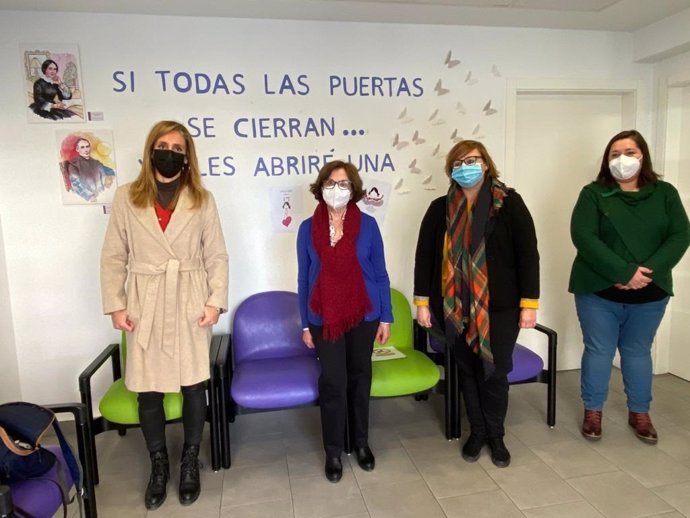 La concejal de Derechos Sociales y Familia, Pilar Torres, durante una visita que ha realizado a las instalaciones que tiene Oblatas en la ciudad de Murcia