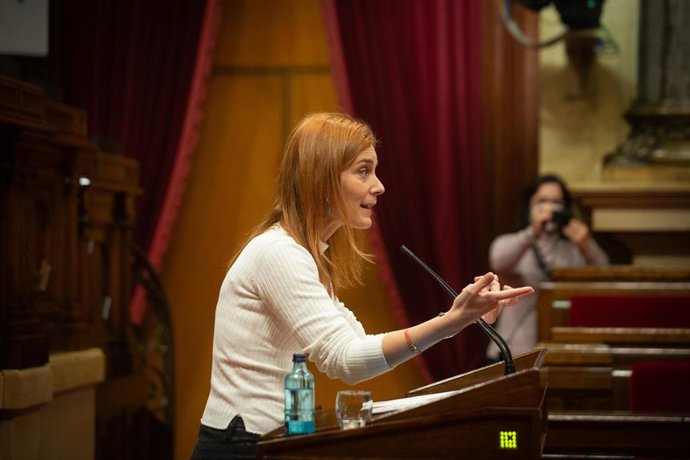 La presidenta de los comuns en el Parlament, Jéssica Albiach, en su intervención en la Diputación Permanente de la Cámara catalana.