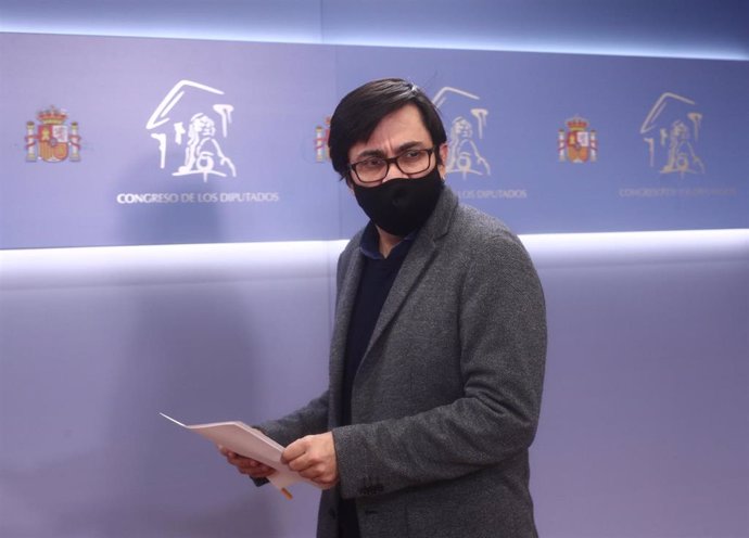 El secretario primero del Congreso y diputado de ECP, Gerardo Pisarello en rueda de prensa posterior a la Mesa del Congreso de los Diputados, en Madrid (España), a 15 de diciembre de 2020.