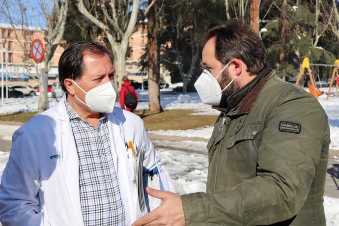 El presidente regional del PP, Paco Núñez, en el Hospital de Toledo