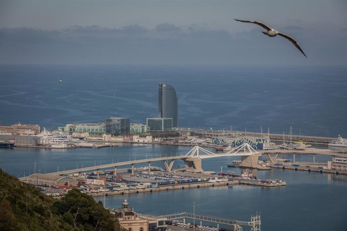 Vista aria de l'rea PIF del Port de Barcelona. Catalunya (Espanya), 20 de mar del 2020.