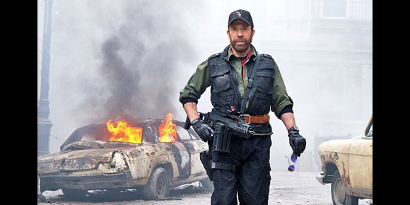 6. Chuck Norris niega su participación en el asalto al Capitolio tras las fotos de su 'doble' en Twitter