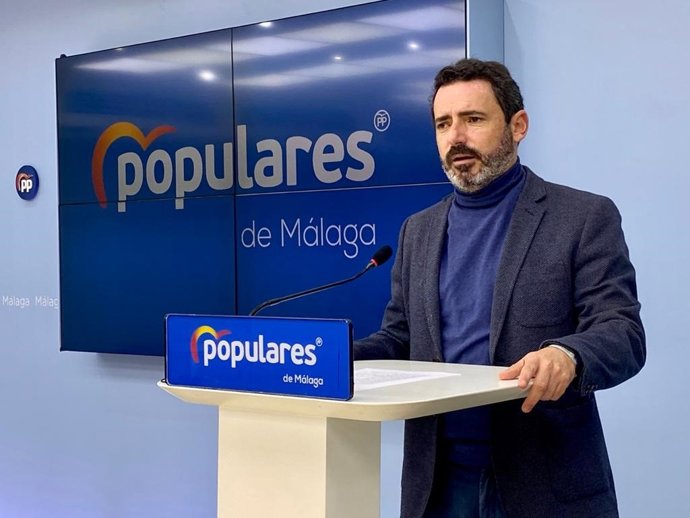 El coordinador general del PP de Málaga, José Ramón Carmona, en rueda de prensa