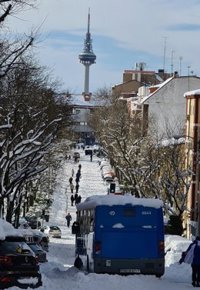 Almeida justifica que autobuses de EMT circularan el viernes en la nevada para no dejar a 110.000 personas "en la calle"
