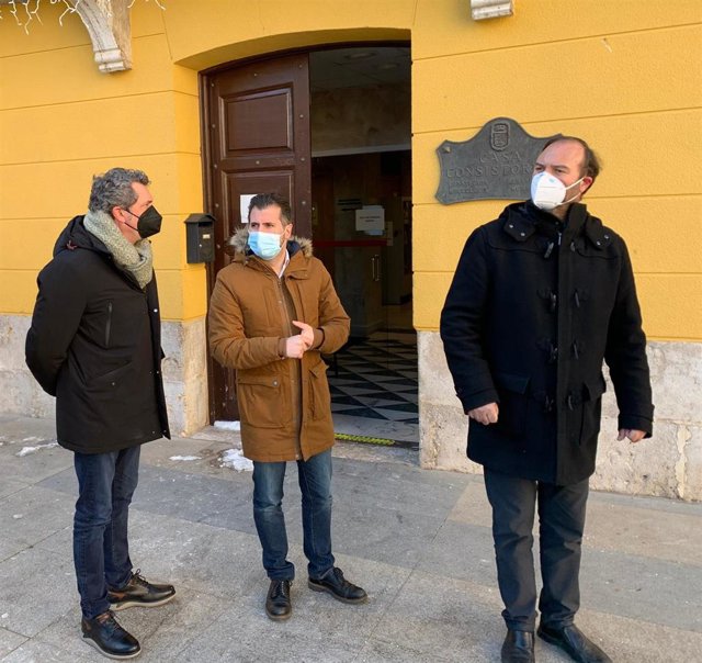 El secretario general del PSCyL, Luis Tudanca, en el centro.