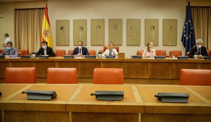 Mesa de la Diputación Permanente del Congreso, reunida en la Sala Constitucional
