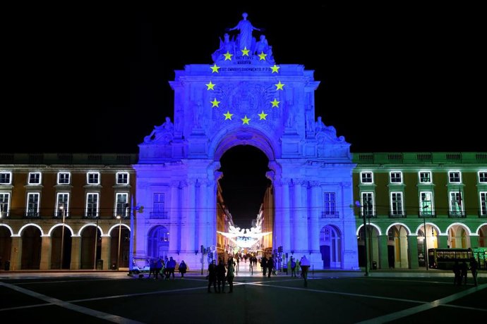 La bandera de la UE en Lisboa en el arranque de la Presidencia de turno de Portugal