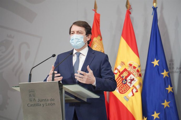 El presidente de la Junta de Castilla y León, Alfonso Fernández Mañueco, durante la rueda de prensa.