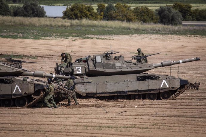 Un tanque del Ejército de Israel cerca de la Franja de Gaza