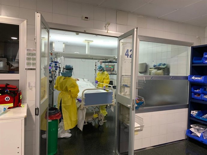 Profesionales sanitarios en el Hospital Regional de Málaga 