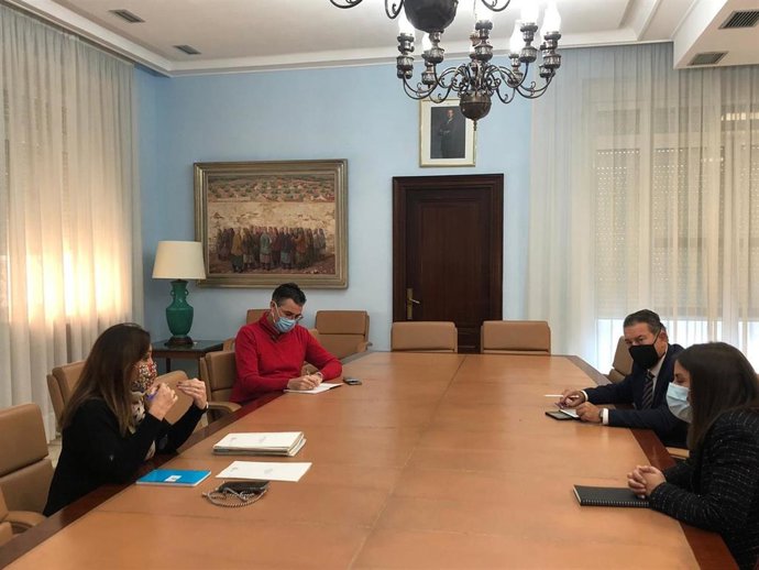Reunión de la subdelegada del Gobierno en Jaén, Catalina Madueño, con el alcalde de Linares, Raúl Caro-Accimo