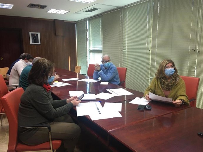 Isabel Paredes reunida con los alcaldes de la Sierra