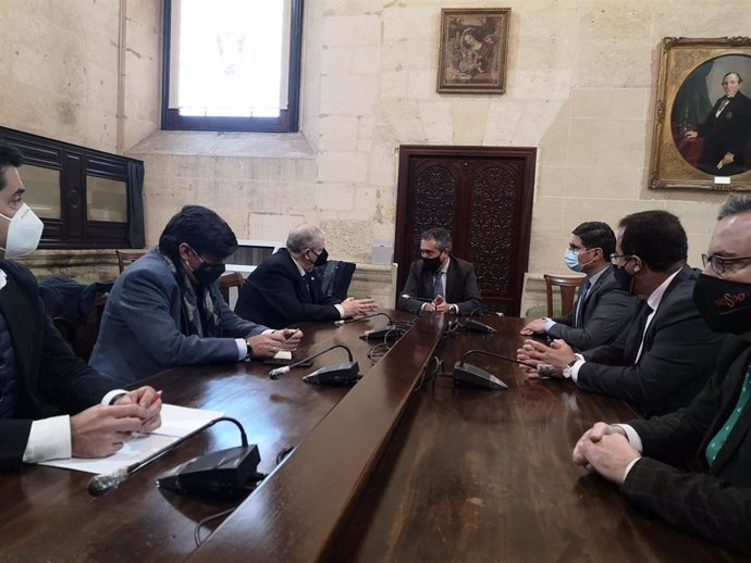 Reunión del alcalde con el presidente del Consejo de Hermandades y Cofradías