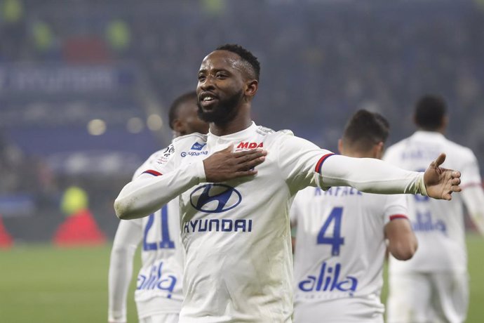 Moussa Dembele en un partido del Olympique Lyon