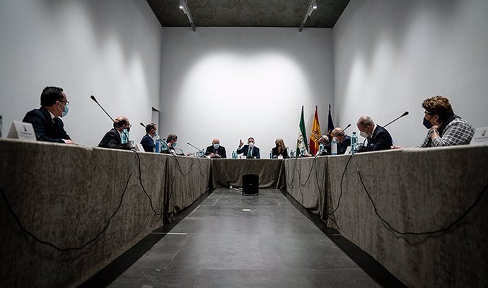 Bendodo, Aguirre y Del Pozo se reúnen con las agrupaciones de  cofradías de Andalucía