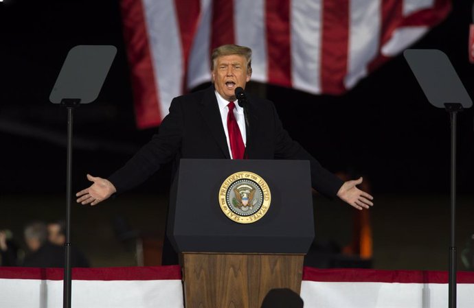 04 January 2021, US, Dalton: US President Donald Trump speaks during a rally before the runoff election in Georgia which will be held on 5 January 2021. Photo: Robin Rayne/ZUMA Wire/dpa