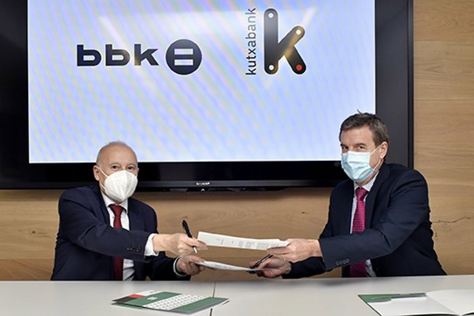 Gorka Martinez, Director de BBK Fundación Bancaria, y Fernando Irigoyen, Director General de Negocio Mayorista de Kutxabank