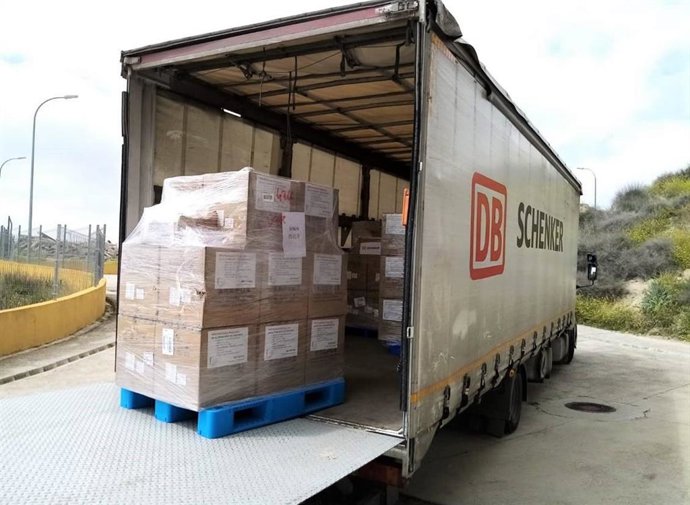 DB Schenker distribuye 100.000 mascarillas donadas por H&M.