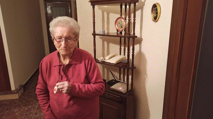 Elena Benedé, de Nuez de Ebro, es usuaria del servicio de teleasistencia de la Diputación de Zaragoza.