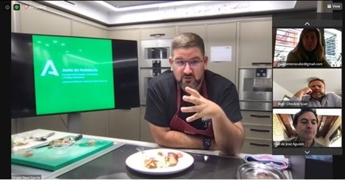 El chef Dani García anima a emprendedores "a no tener miedo al fracaso" en el primer networking experiencial de Empleo