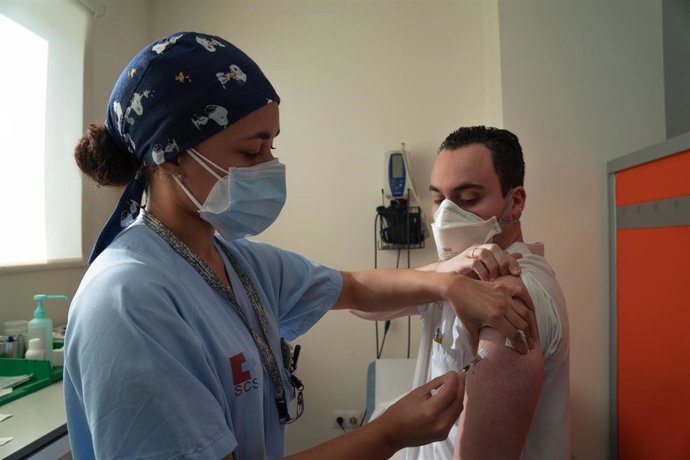 Vacunación contra el coronavirus a sanitarios