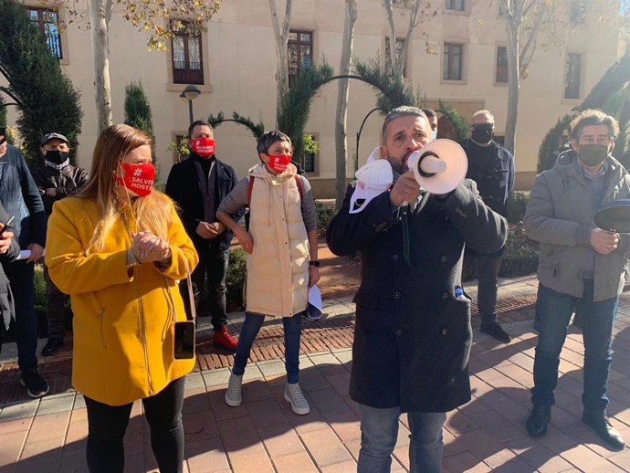 El presidente de Hostemur, Jesús Jiménez, durante la concentración