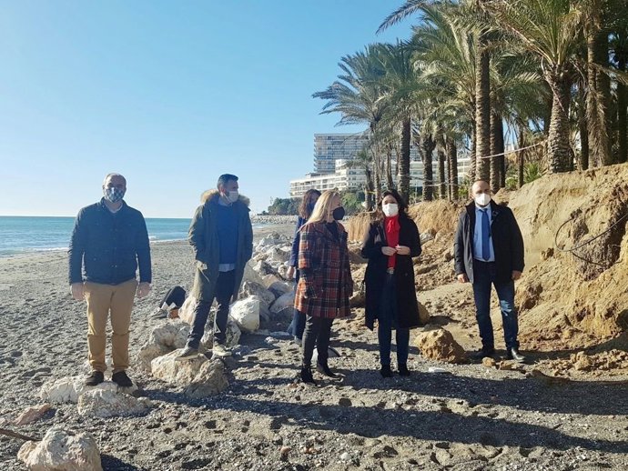 La diputada nacional por el PP de Málaga Carolina España junto con el diputado nacional Mario Cortes y la presidenta del PP de Torremolinos y portavoz popular en el Ayuntamiento, Margarita del Cid