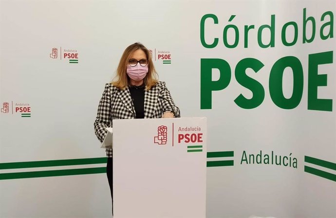 La senadora del PSOE por Córdoba María Ángeles Luna en la sede de su partido.