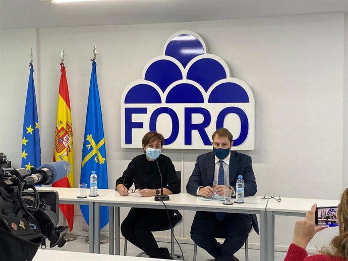 Carmen Moriyón y Adrián Pumares.