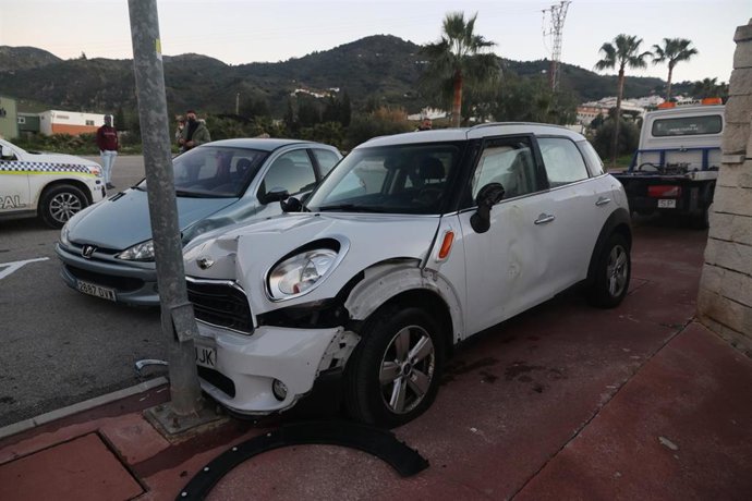 Coche en el que iba una mujer que fue rociada con ácido sulfúrico presuntamente por su pareja sentimental después de que ella rompiera la relación, resultando también herida una amiga que iba en el vehículo