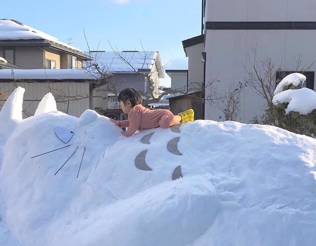 Una nevada histórica cae sobre el norte de Japón y saca a la luz la creatividad de los japoneses
