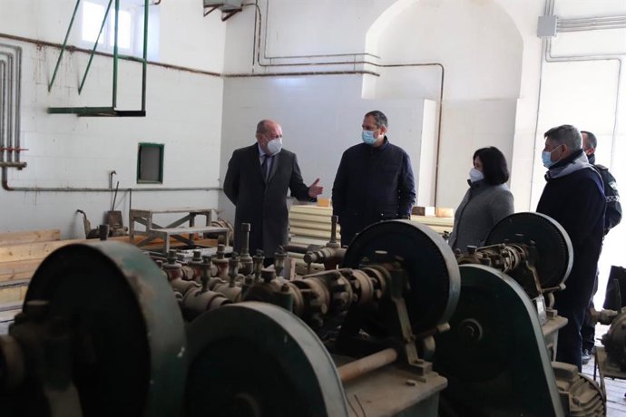 El presidente de la Diputación de Sevilla, Fernando Rodríguez Villalobos, en La Puebla de los Infantes