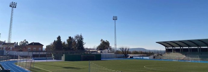 El campo de fútbol de la Ciudad Deportiva M Dolores Jiménez Guardeño de Cabra