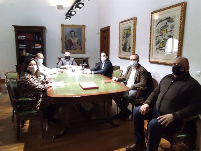 Un momento de la reunión de esta tarde en la Diputación.