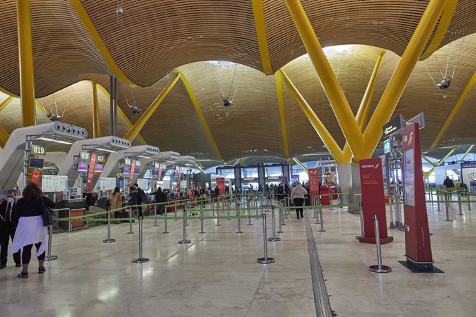 Barajas recupera sus vuelos de forma gradual