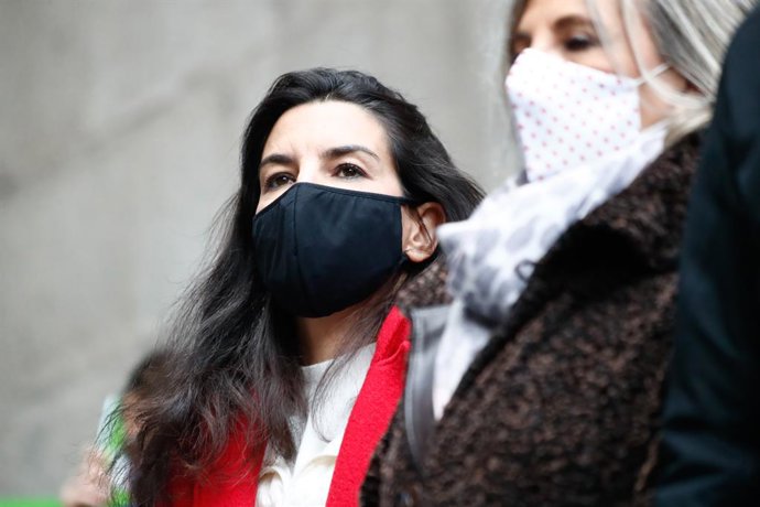 La portavoz de Vox en la Asamblea de Madrid, Rocío Monasterio, durante una concentración de Vox en defensa de la Constitución y contra el Gobierno de Pedro Sánchez, en la Plaza de la Villa, en Madrid (España), a 6 de diciembre de 2020. La formación lide