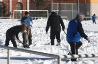 Los colegios piden ayuda a las familias para abrir el lunes tras el llamamiento de Ayuso a la comunidad educativa