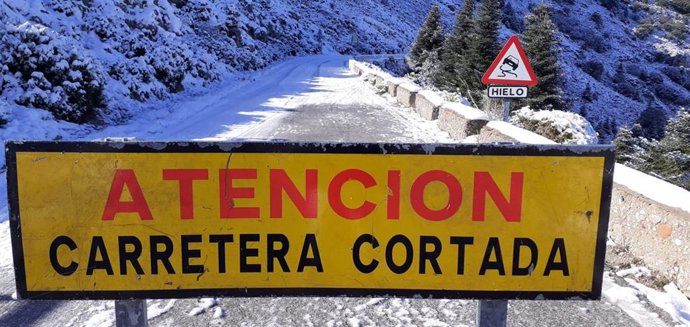 Carretera de acceso a Grazalema.