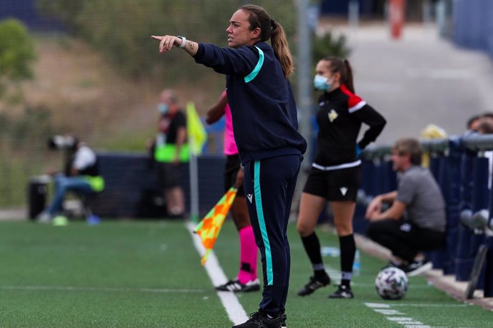 Maria Pry, head coach of Levante UD, gestures during the Spanish League, Primera Iberdrola, women football match played between Levante UD and Eibar Femenino at Ciudad de Levante Stadium on October 10, 2020, in Valencia, Spain.